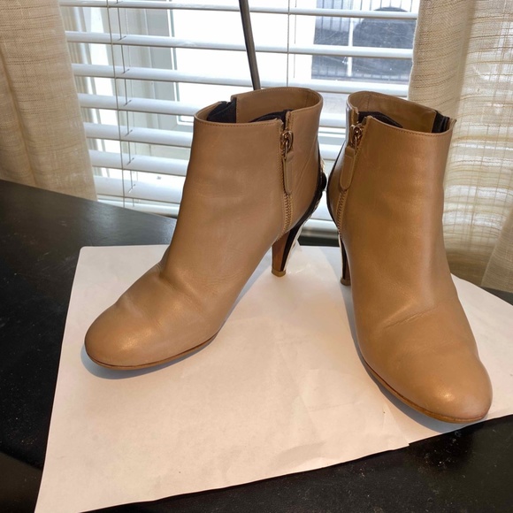 CHANEL LEATHER TAN BEIGE ANKLE BOOTS GOLD METAL ACCENT SIZE 36-6 MADE IN ITALY. - Picture 6 of 9